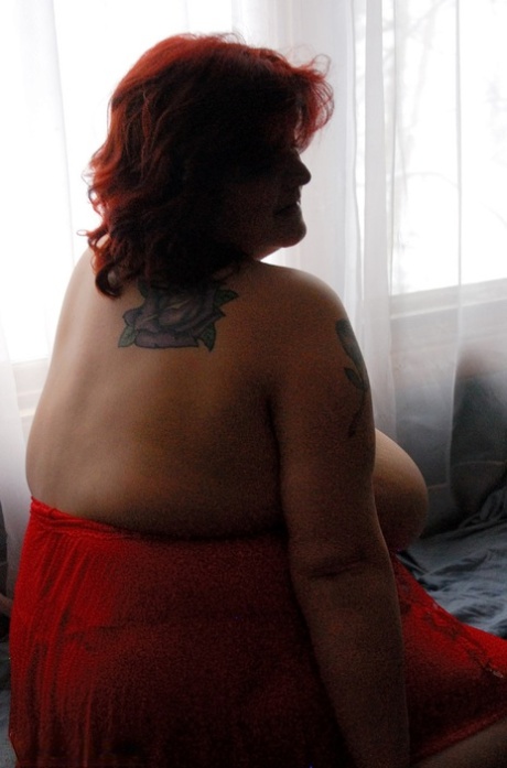 SSBBW Blackwidowak releases huge saggy tits from red baby doll lingerie