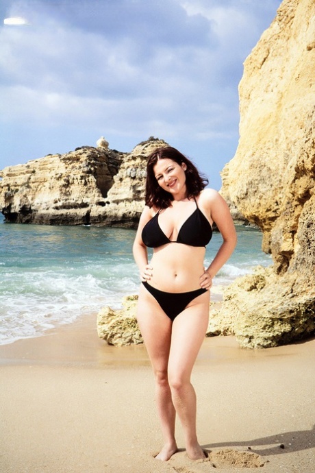 Brunette MILF Lorna Morgan releases her nice melons from bikini on a beach