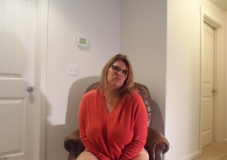 Older amateur Busty Kris Ann plays with her pink pussy while wearing slippers