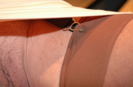 Mature woman Kyras Nylons shows her pussy during upskirt action