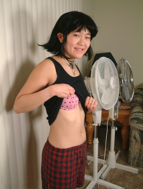 Slender amateur Asian Cady puts her hairy coochie under scrutiny