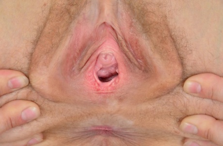 Skinny mature dame Mischelle exhibits her wide open twat and gaping anus