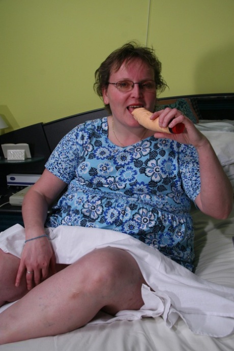 Chubby granny Gonny reveals her huge ass and plays with a sex toy