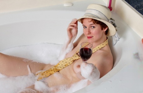 Ginger wife in a hat Gigi masturbates & spreads her pussy during a bubble bath