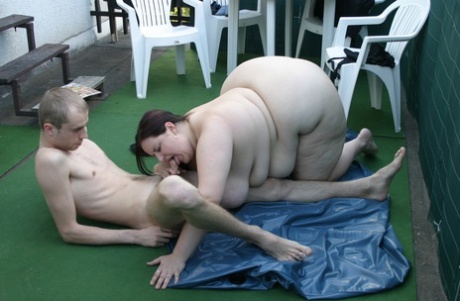SSBBW amateur Leanne playing with toys and giving a hot BJ outdoors