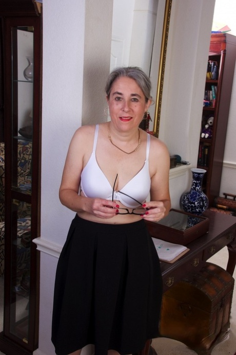 Granny in glasses Grace reveals her hairy cunt and toys it in a solo