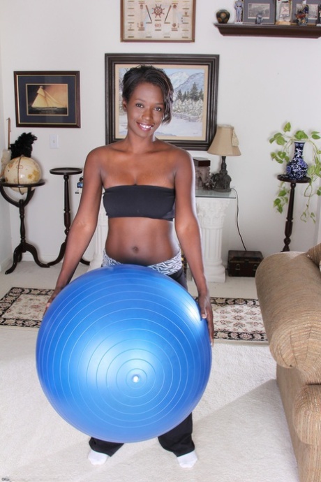 Hot ebony Sayanna Monroe displays her big hanging tits & her tasty black pussy