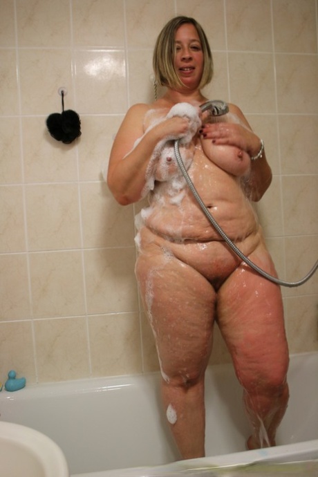 Blonde MILF Shooting Star shows her chubby naked body in the shower