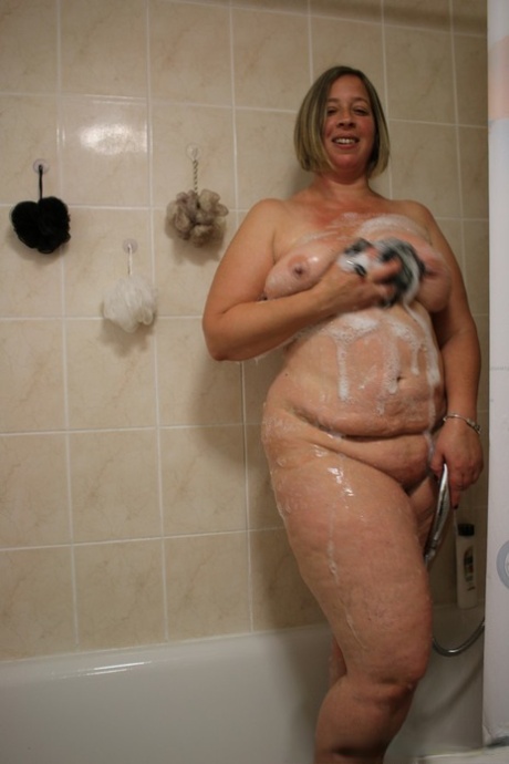 Blonde MILF Shooting Star shows her chubby naked body in the shower