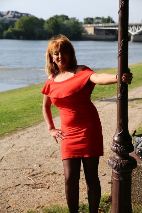 Mature beauty in an elegant outfit Sonia flashing her panties in public