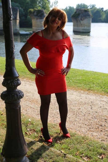 Mature beauty in an elegant outfit Sonia flashing her panties in public