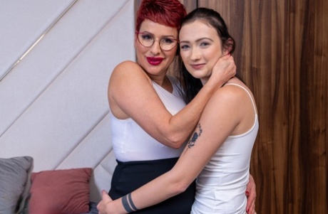 Mature NL Belinda Sweet, Lisa Pinelli