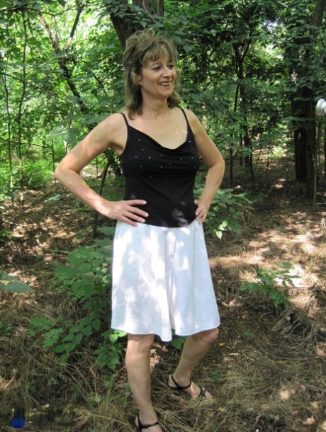 Mature Housewives Pics